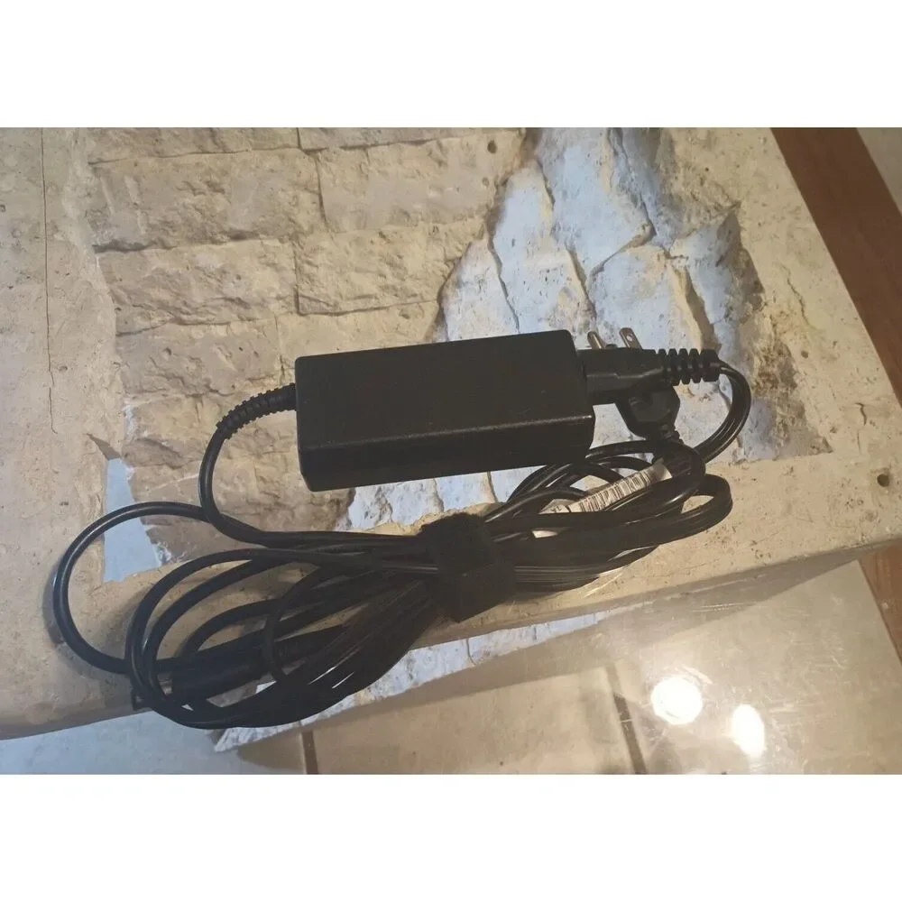 HP 608425-003 65W power adapter charger, genuine OEM part AC Three Prong Round